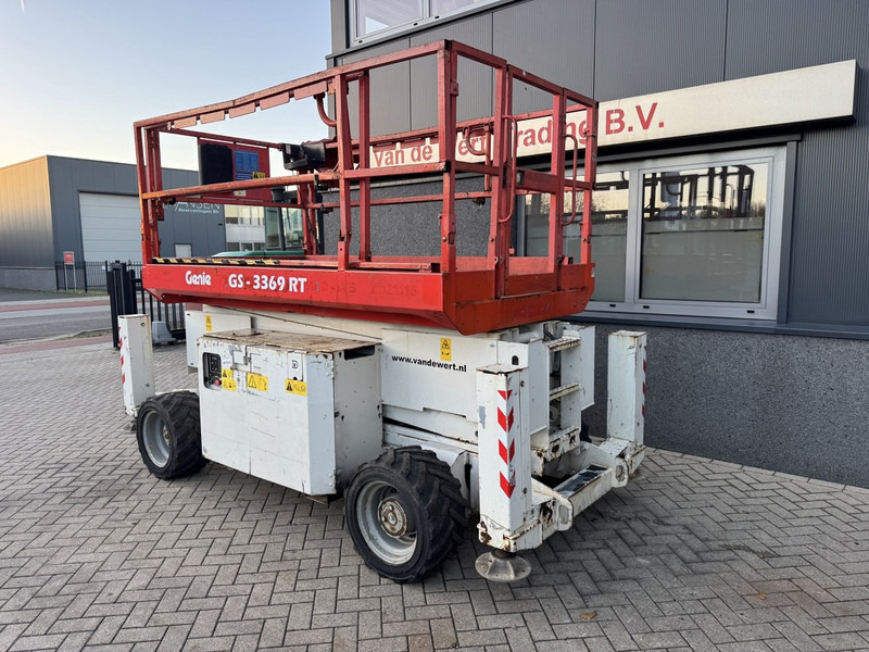 Genie GS 3369 RT Hoogwerker / Arbeitsbuhne 12mtr werkhoogte 4x4 Kubota DIESEL 2013 - Lift u obliku makaza: slika 4 Genie GS 3369 RT Hoogwerker / Arbeitsbuhne 12mtr werkhoogte 4x4 Kubota DIESEL 2013 - Lift u obliku makaza: slika 4