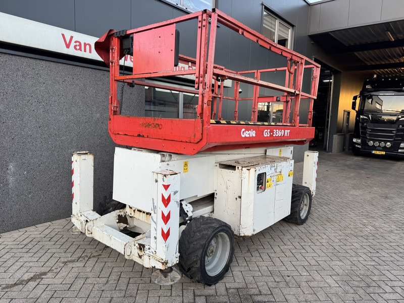 Genie GS 3369 RT Hoogwerker / Arbeitsbuhne 12mtr werkhoogte 4x4 Kubota DIESEL 2013 - Lift u obliku makaza: slika 3 Genie GS 3369 RT Hoogwerker / Arbeitsbuhne 12mtr werkhoogte 4x4 Kubota DIESEL 2013 - Lift u obliku makaza: slika 3