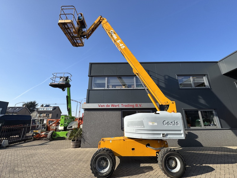 Genie S45 4x4 DEUTZ DIESEL 3000uur 15,7M Werkhoogte - Teleskopska platforma: slika 3 Genie S45 4x4 DEUTZ DIESEL 3000uur 15,7M Werkhoogte - Teleskopska platforma: slika 3