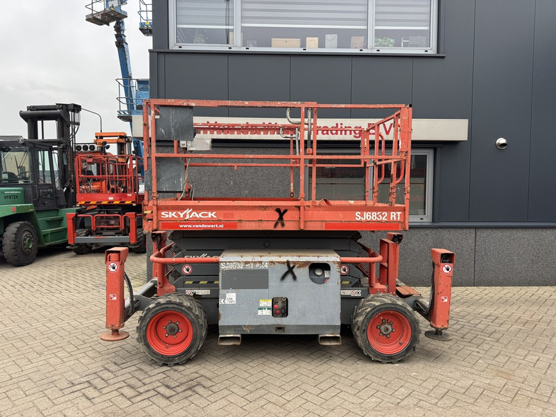 Skyjack SJ 6832RT Schaarhoogwerker / Scissor / Arbeitsbuhne 2015 4X4 Kubota Diesel 12M Werkhoogte - Lift u obliku makaza: slika 1 Skyjack SJ 6832RT Schaarhoogwerker / Scissor / Arbeitsbuhne 2015 4X4 Kubota Diesel 12M Werkhoogte - Lift u obliku makaza: slika 1