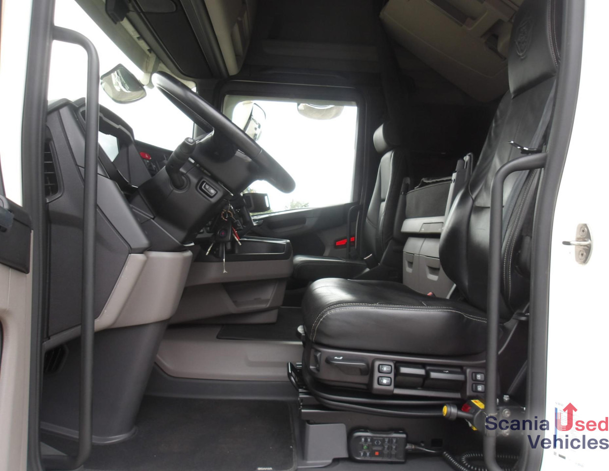SCANIA R 500 A4x2NB / 2 kreis Hydr / Vollluft / Navi - Tegljač: slika 4 SCANIA R 500 A4x2NB / 2 kreis Hydr / Vollluft / Navi - Tegljač: slika 4