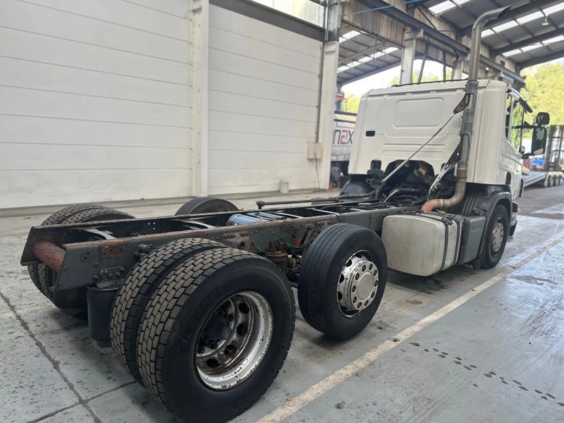 Scania P230 6X2 / Essieu relevable directionnel / Stuurbare liftas / Steerable lift axle / RETARDER / 481205 - Kamion sa golom šasijom i zatvorenom kabinom: slika 4 Scania P230 6X2 / Essieu relevable directionnel / Stuurbare liftas / Steerable lift axle / RETARDER / 481205 - Kamion sa golom šasijom i zatvorenom kabinom: slika 4