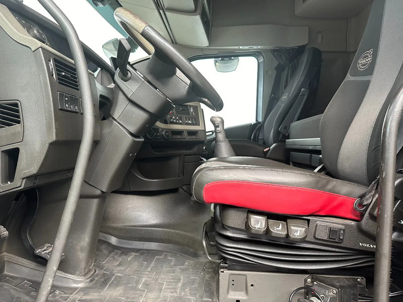 Interior photo 1: Tegljač Volvo FH 13.460 Globetrotter / 6x2 / VEB / 469612 km / EURO 6 /PTO