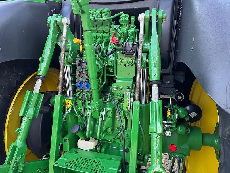 John Deere 6R195 AP 50KM COMMAND-PRO 2023 1490 UUR!!! - Traktor: slika 4 John Deere 6R195 AP 50KM COMMAND-PRO 2023 1490 UUR!!! - Traktor: slika 4