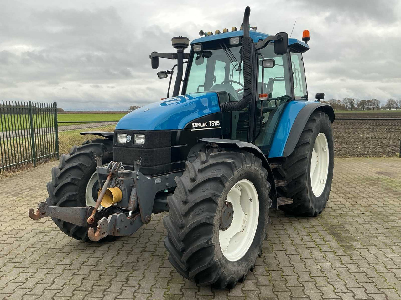 1998 NEW HOLLAND TS115 ALL-WHEEL DRIVE FARM TRACTOR - Traktor: slika 1 1998 NEW HOLLAND TS115 ALL-WHEEL DRIVE FARM TRACTOR - Traktor: slika 1