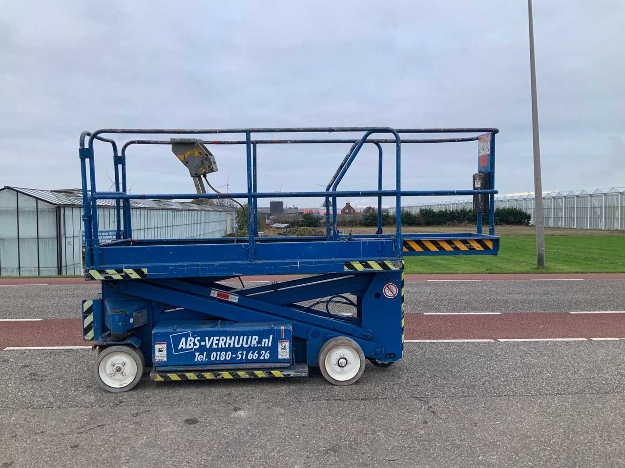 1999 UPRIGHT SL20 AERIAL PLATFORM - Vazdušna platforma: slika 1 1999 UPRIGHT SL20 AERIAL PLATFORM - Vazdušna platforma: slika 1