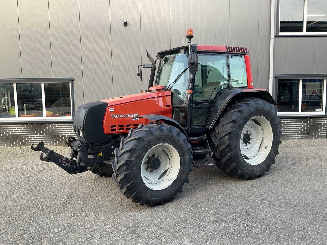 2005 VALTRA 6850 HITECH ALL-WHEEL DRIVE FARM TRACTOR - Traktor: slika 1 2005 VALTRA 6850 HITECH ALL-WHEEL DRIVE FARM TRACTOR - Traktor: slika 1