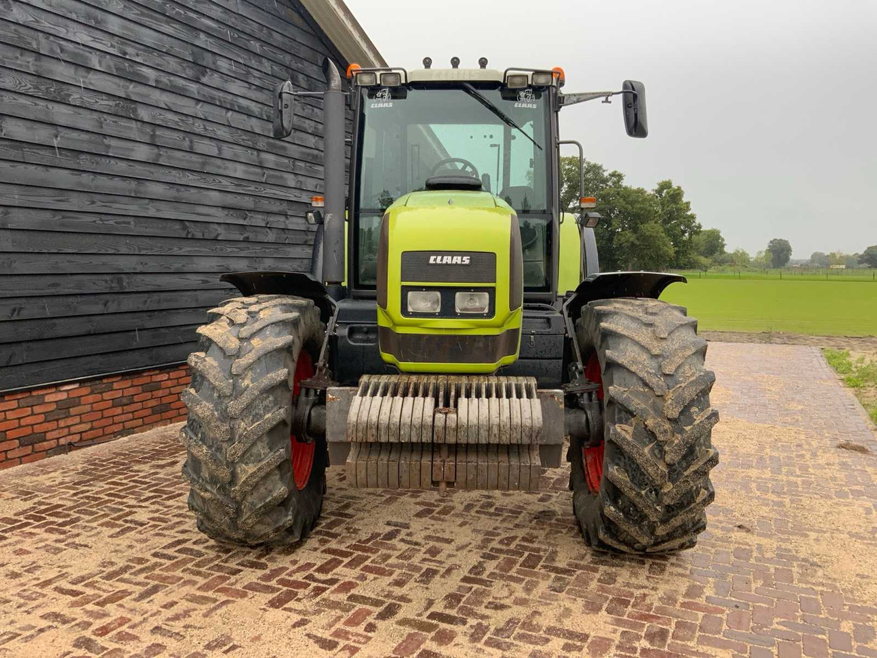 2006 CLAAS ARES 826 RZ ALL-WHEEL DRIVE FARM TRACTOR - Traktor: slika 2 2006 CLAAS ARES 826 RZ ALL-WHEEL DRIVE FARM TRACTOR - Traktor: slika 2