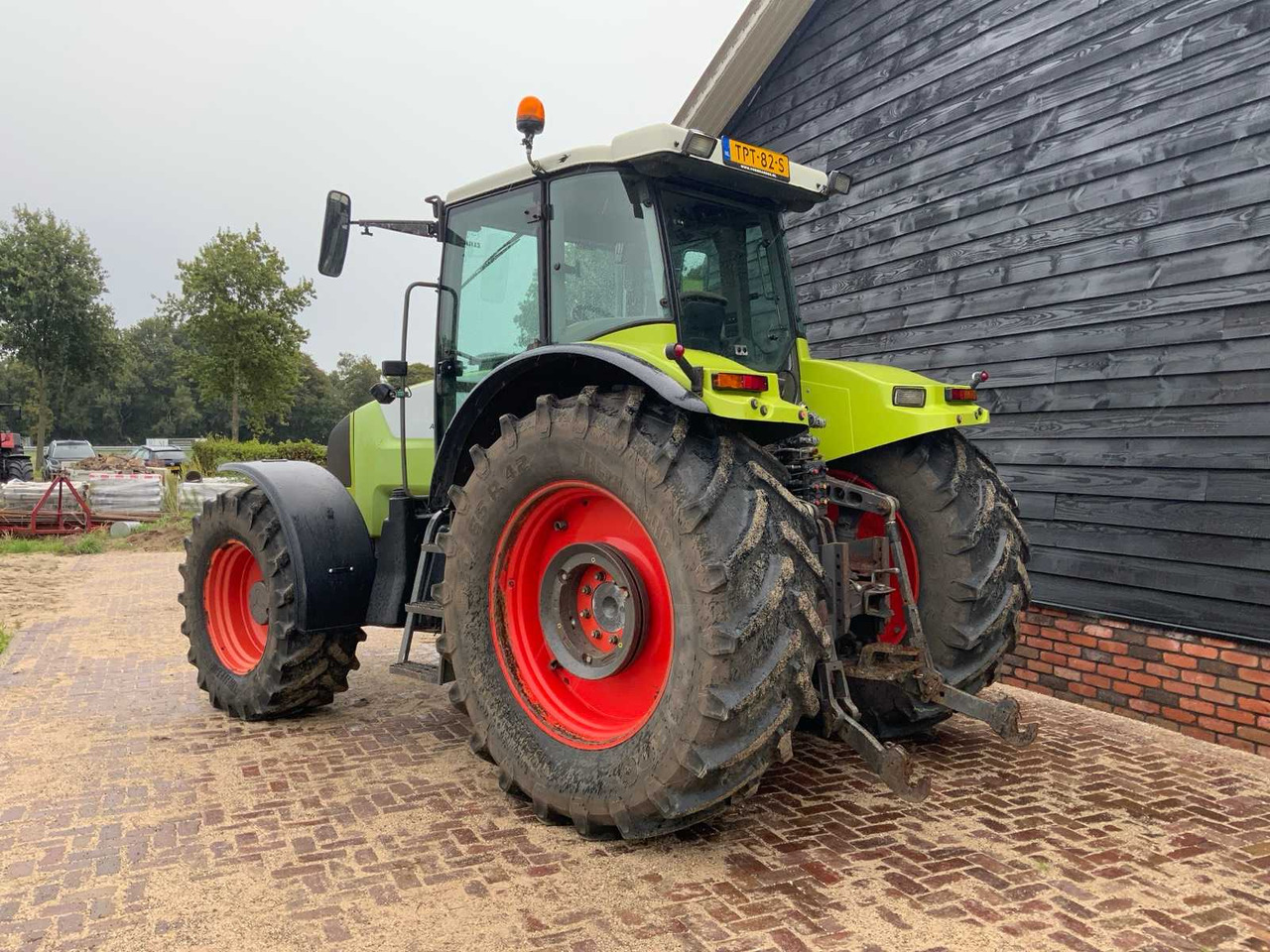 2006 CLAAS ARES 826 RZ ALL-WHEEL DRIVE FARM TRACTOR - Traktor: slika 5 2006 CLAAS ARES 826 RZ ALL-WHEEL DRIVE FARM TRACTOR - Traktor: slika 5
