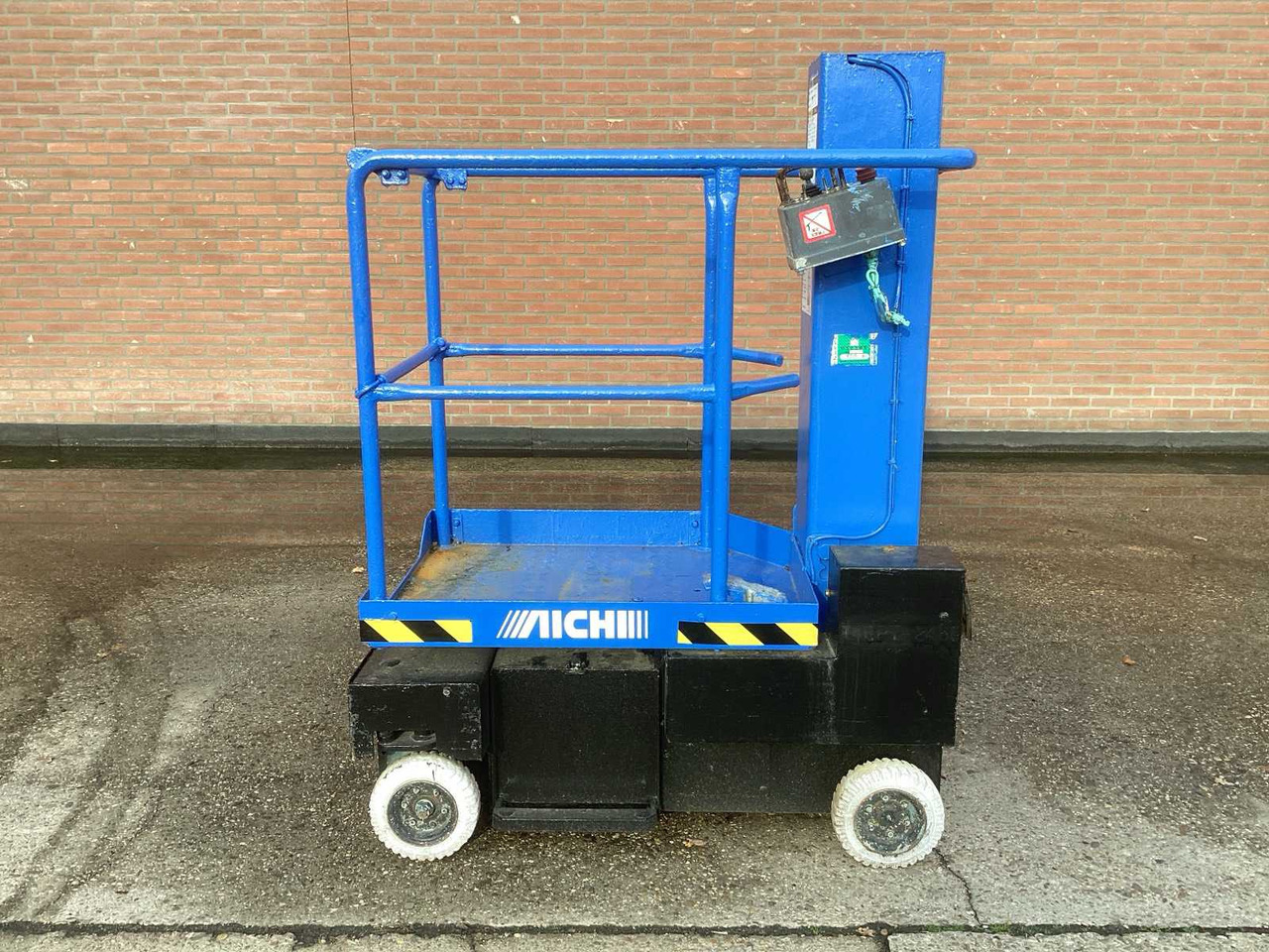 2007 AICHI SV 04 B AERIAL PLATFORM - Vazdušna platforma: slika 2 2007 AICHI SV 04 B AERIAL PLATFORM - Vazdušna platforma: slika 2