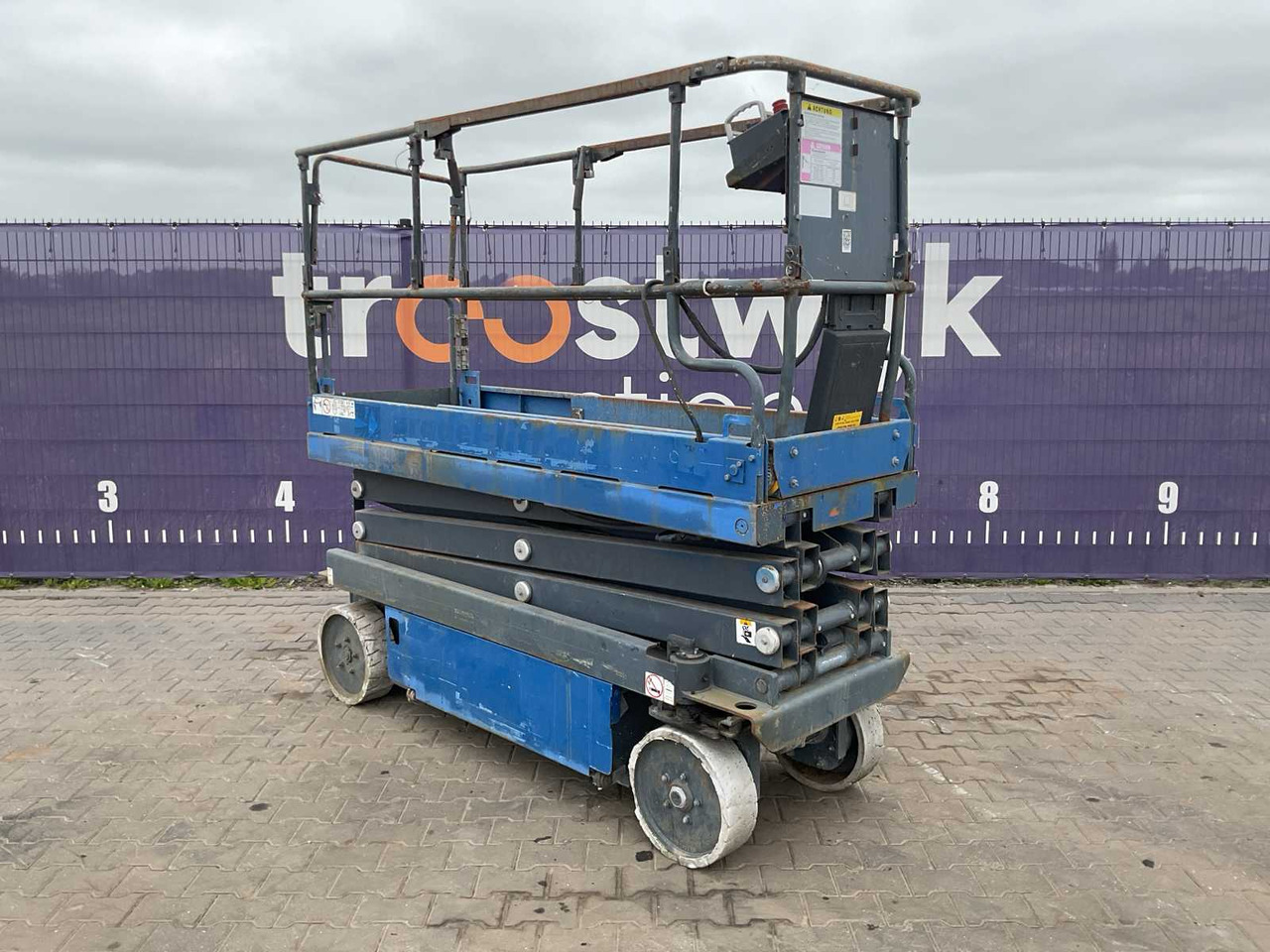 2008 - AICHI - SV060NL - SCISSOR LIFT - Vazdušna platforma: slika 2 2008 - AICHI - SV060NL - SCISSOR LIFT - Vazdušna platforma: slika 2