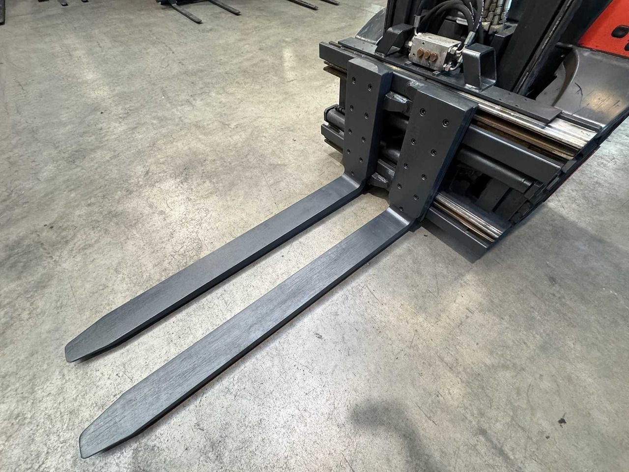 2008 SERVICE + UVV 01/2026 LINDE H35T 3.500KG 3.+4. VALVE WIDER 148CM FORK ADJUSTER GAS FORKLIFT FORKLIFT 10.543 HOURS - Viljuškar: slika 4 2008 SERVICE + UVV 01/2026 LINDE H35T 3.500KG 3.+4. VALVE WIDER 148CM FORK ADJUSTER GAS FORKLIFT FORKLIFT 10.543 HOURS - Viljuškar: slika 4