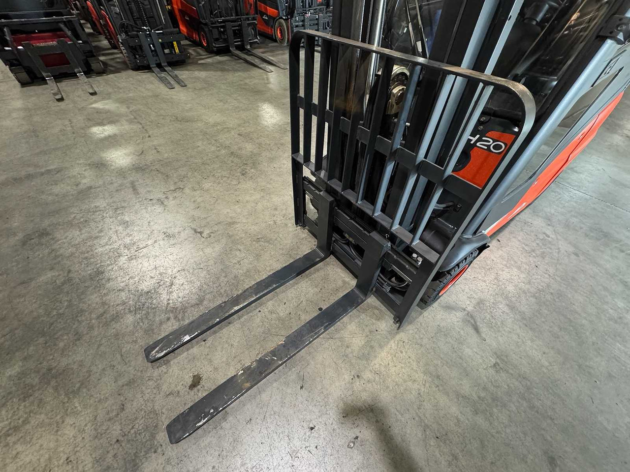 2008 SERVICE + UVV 10/2026 LINDE H20T 2,000KG TRIPLEX GAS FORKLIFT FORKLIFT 11,735 HOURS - Viljuškar: slika 5 2008 SERVICE + UVV 10/2026 LINDE H20T 2,000KG TRIPLEX GAS FORKLIFT FORKLIFT 11,735 HOURS - Viljuškar: slika 5