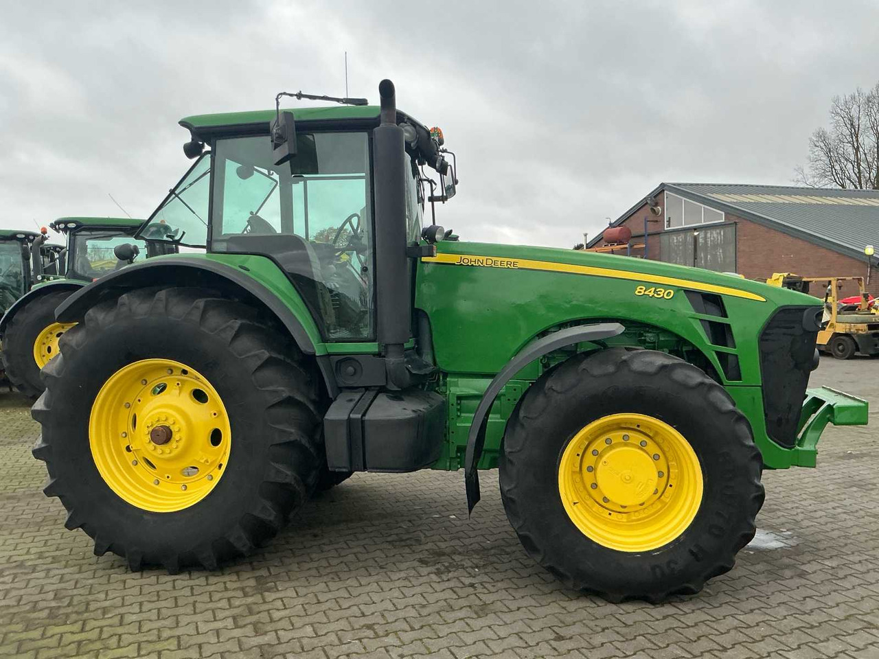 2009 JOHN DEERE 8430 FOUR WHEEL DRIVE FARM TRACTOR - Traktor: slika 3 2009 JOHN DEERE 8430 FOUR WHEEL DRIVE FARM TRACTOR - Traktor: slika 3