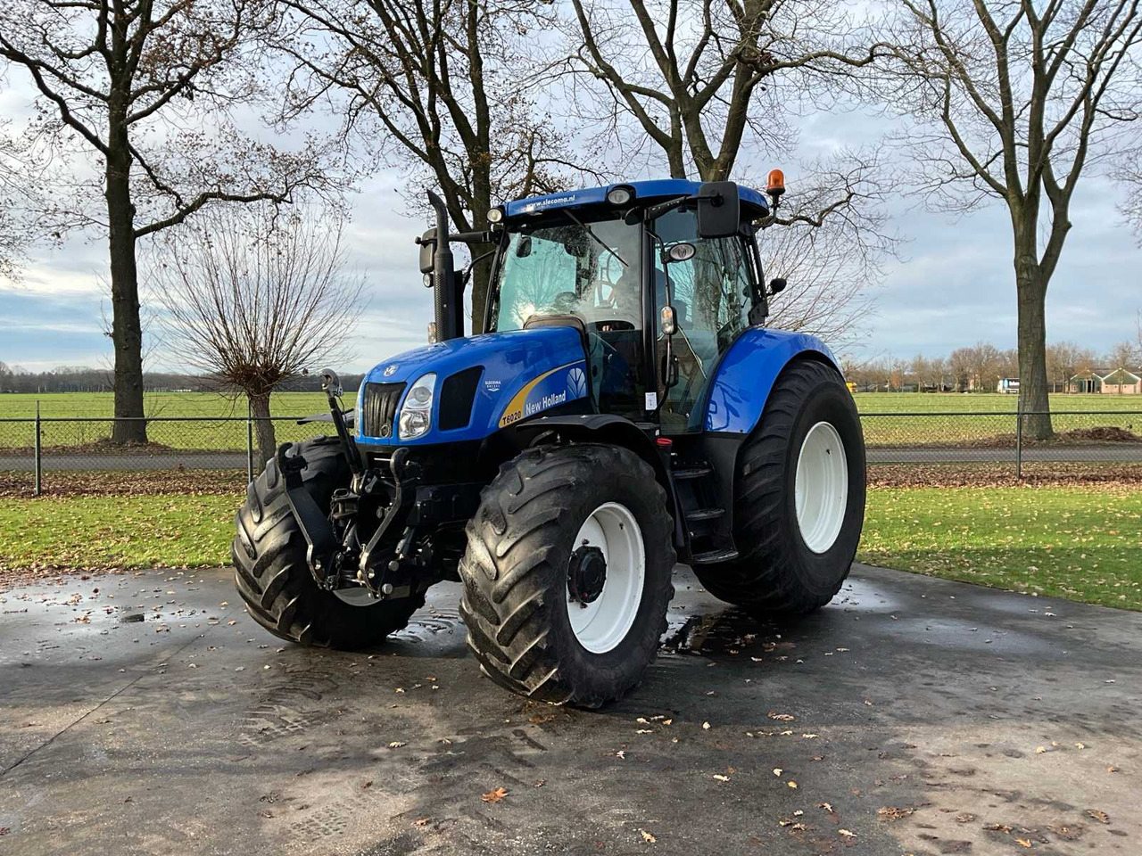 2011 NEW HOLLAND T6020 ELITE FOUR WHEEL DRIVE FARM TRACTOR - Traktor: slika 1 2011 NEW HOLLAND T6020 ELITE FOUR WHEEL DRIVE FARM TRACTOR - Traktor: slika 1