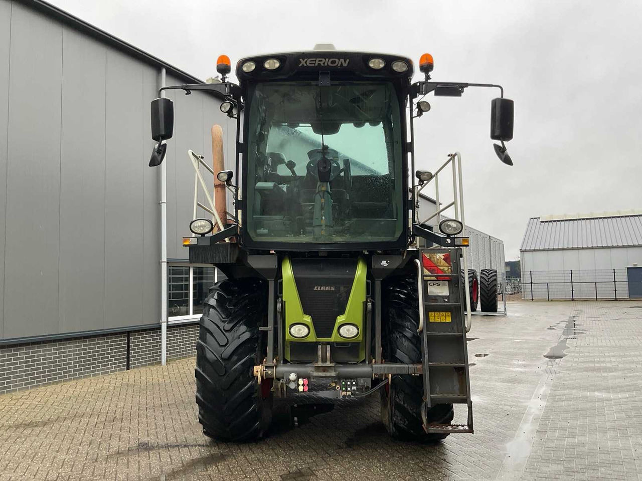 2012 CLAAS XERION 3800 SADDLE TRAC ALL-WHEEL DRIVE FARM TRACTOR - Traktor: slika 3 2012 CLAAS XERION 3800 SADDLE TRAC ALL-WHEEL DRIVE FARM TRACTOR - Traktor: slika 3