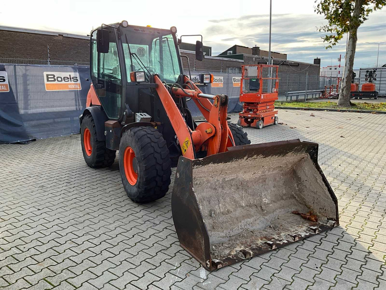 2015 KOMATSU WA-70-7 ARTICULATED WHEEL LOADER 4X4 - Utovarivač točkaš: slika 4 2015 KOMATSU WA-70-7 ARTICULATED WHEEL LOADER 4X4 - Utovarivač točkaš: slika 4