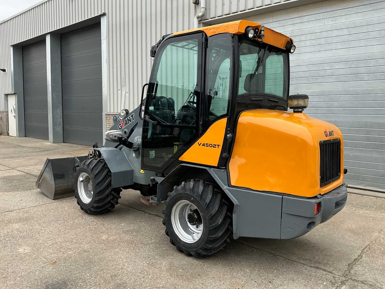 2016 GIANT V4502-T SHOVEL - Utovarivač točkaš: slika 3 2016 GIANT V4502-T SHOVEL - Utovarivač točkaš: slika 3