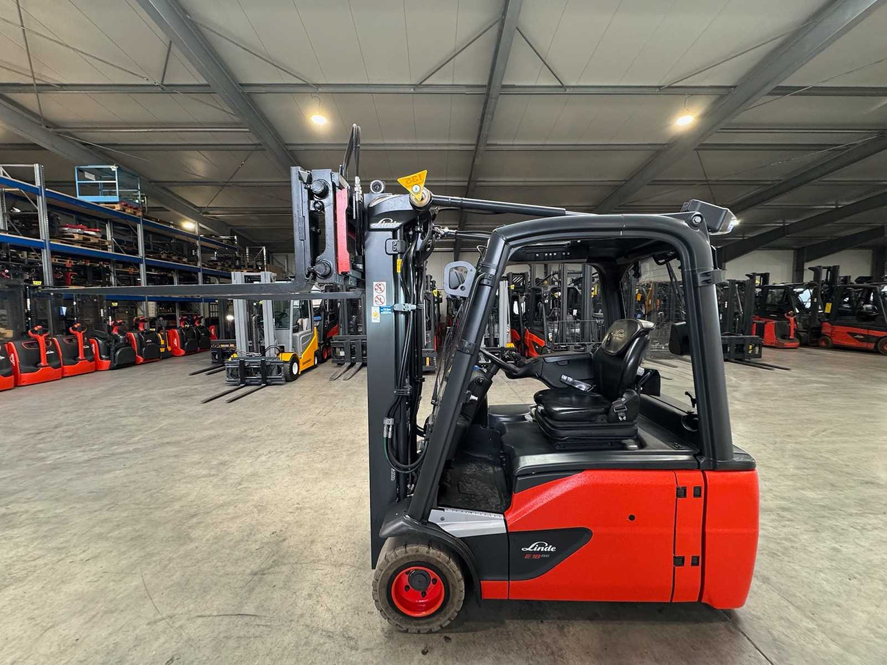 2018 SERVICE+UVV 10/2026 LINDE E18L EVO TRIPLEX 3RD + 4TH VALVE FORK ADJUSTER ELECTRIC FORKLIFT 6,055 HOURS - Viljuškar: slika 2 2018 SERVICE+UVV 10/2026 LINDE E18L EVO TRIPLEX 3RD + 4TH VALVE FORK ADJUSTER ELECTRIC FORKLIFT 6,055 HOURS - Viljuškar: slika 2