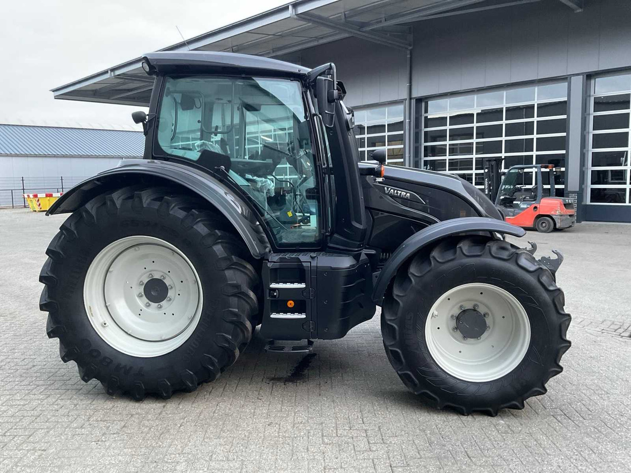 2022 VALTRA N155 ECOPOWER DIRECT SMARTTOUCH ALL-WHEEL DRIVE FARM TRACTOR - Traktor: slika 5 2022 VALTRA N155 ECOPOWER DIRECT SMARTTOUCH ALL-WHEEL DRIVE FARM TRACTOR - Traktor: slika 5