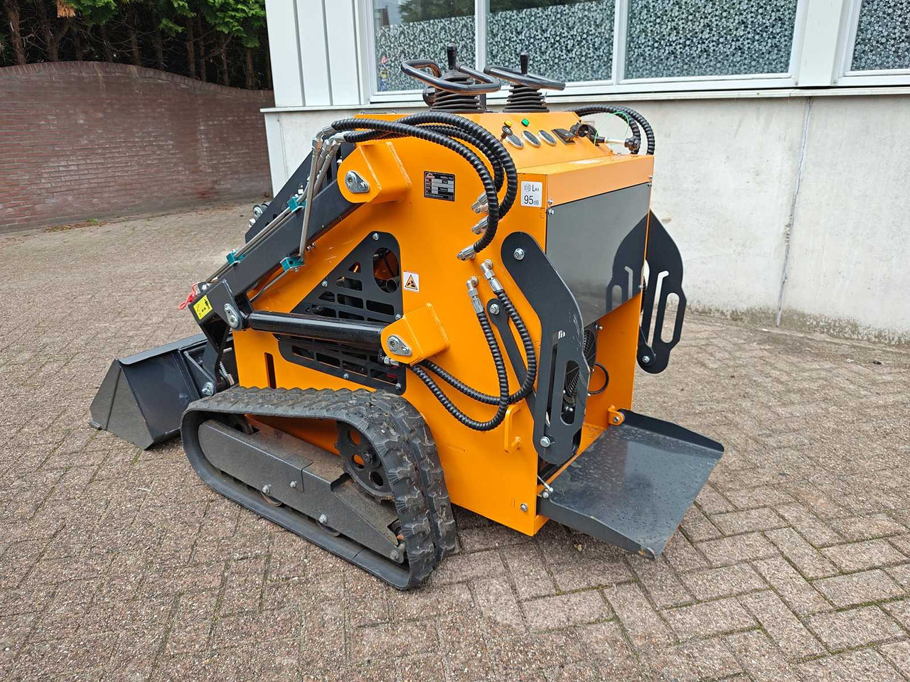 Arteer QB-480 - Mini utovarivač: slika 3 Arteer QB-480 - Mini utovarivač: slika 3