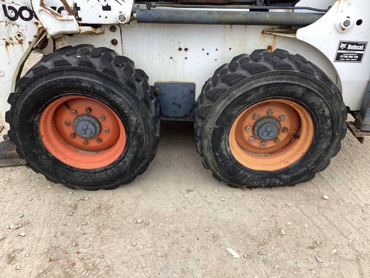 BOBCAT 853 SKID STEER LOADER - Kompaktni utovarivač guseničar: slika 5 BOBCAT 853 SKID STEER LOADER - Kompaktni utovarivač guseničar: slika 5