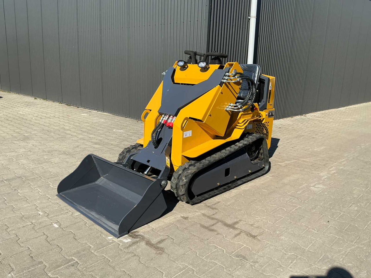 Bison Tek BT360 - Mini utovarivač: slika 1 Bison Tek BT360 - Mini utovarivač: slika 1
