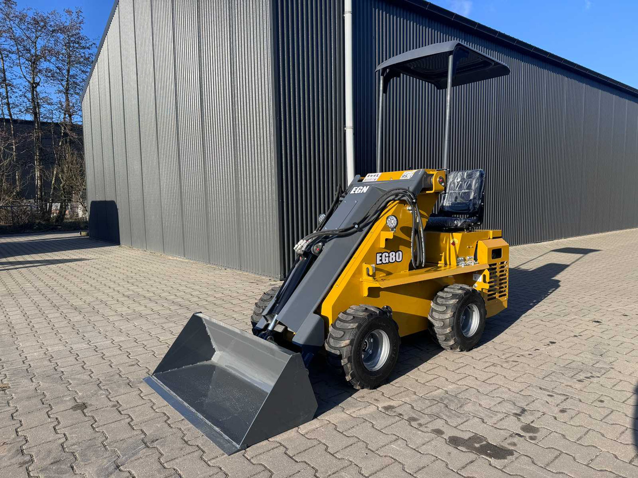 Bison Tek EG80 - Mini utovarivač: slika 1 Bison Tek EG80 - Mini utovarivač: slika 1