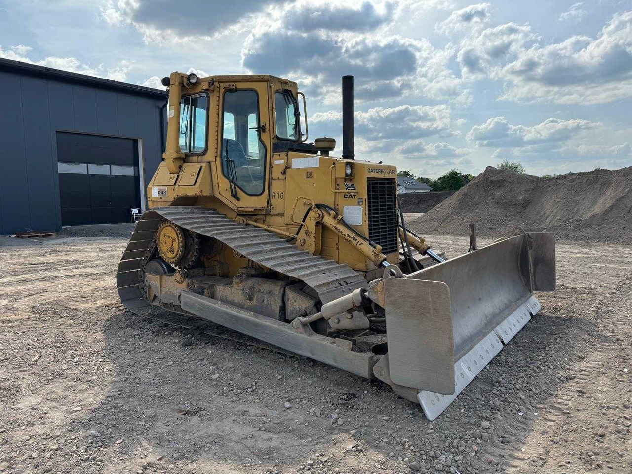 CATERPILLAR D4H BULLDOZER, YEAR 1986 - Buldožer: slika 4 CATERPILLAR D4H BULLDOZER, YEAR 1986 - Buldožer: slika 4