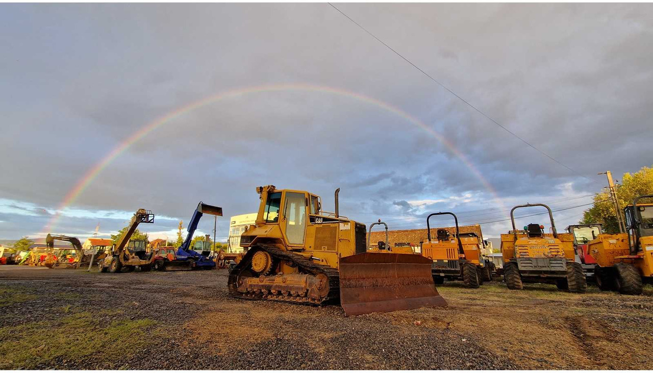 Caterpillar D5N - Buldožer: slika 1 Caterpillar D5N - Buldožer: slika 1