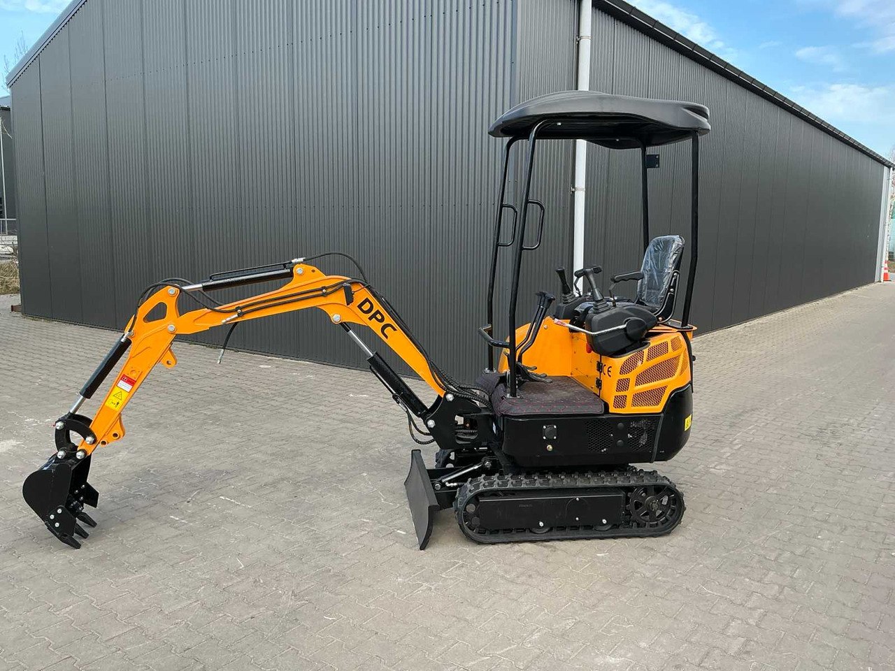 DPC HT15L-E ELECTRIC MINI EXCAVATOR (BATTERY PACK INCLUDED) - Mini bager: slika 3 DPC HT15L-E ELECTRIC MINI EXCAVATOR (BATTERY PACK INCLUDED) - Mini bager: slika 3