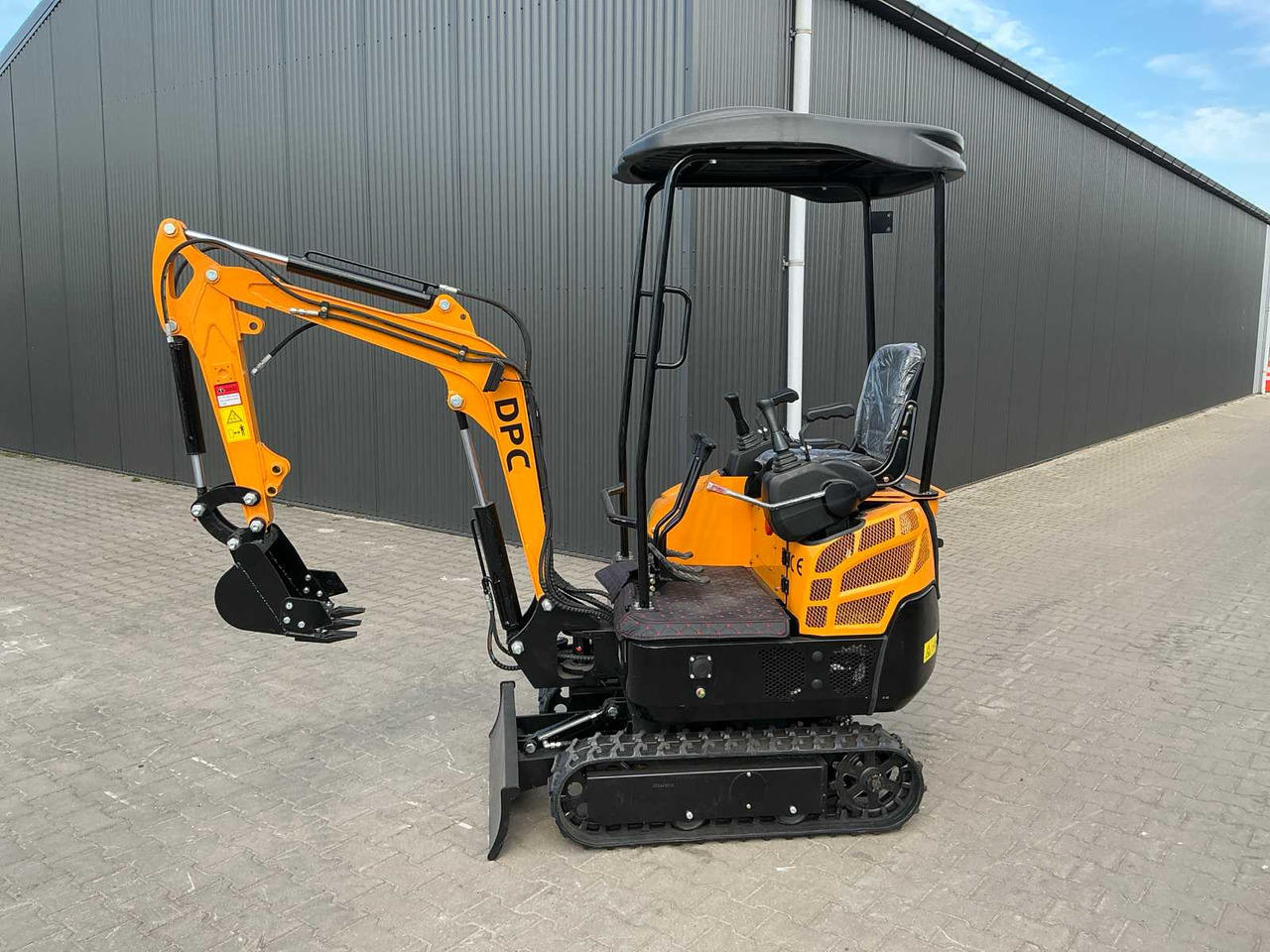 DPC HT15L-E ELECTRIC MINI EXCAVATOR (BATTERY PACK INCLUDED) - Mini bager: slika 4 DPC HT15L-E ELECTRIC MINI EXCAVATOR (BATTERY PACK INCLUDED) - Mini bager: slika 4