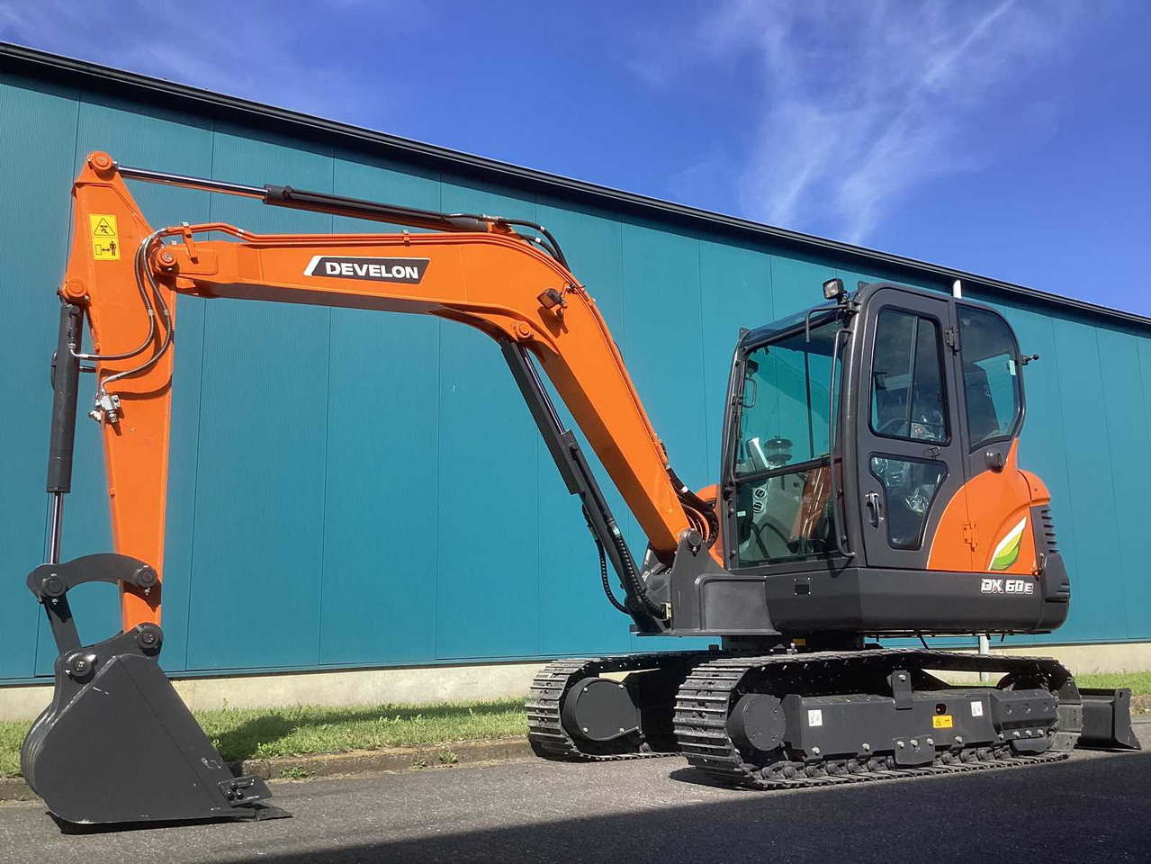 Develon DX60E-10N - Mini bager: slika 1 Develon DX60E-10N - Mini bager: slika 1