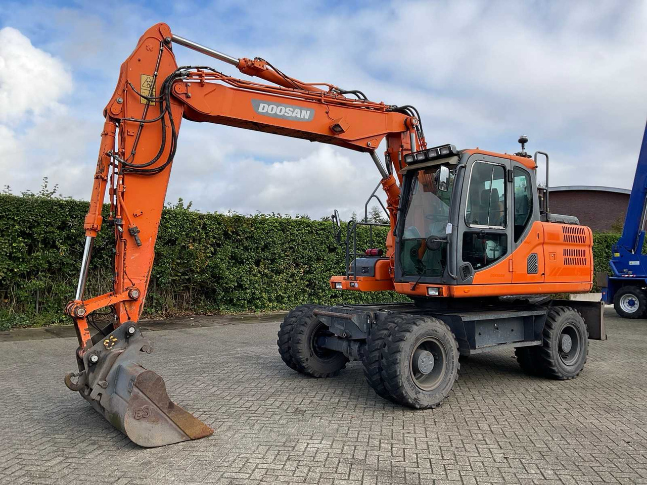 Doosan DX140W-3 - Bager točkaš: slika 1 Doosan DX140W-3 - Bager točkaš: slika 1