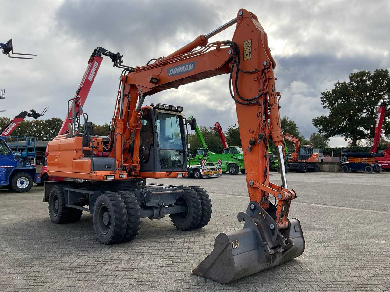 Doosan DX140W-3 - Bager točkaš: slika 4 Doosan DX140W-3 - Bager točkaš: slika 4