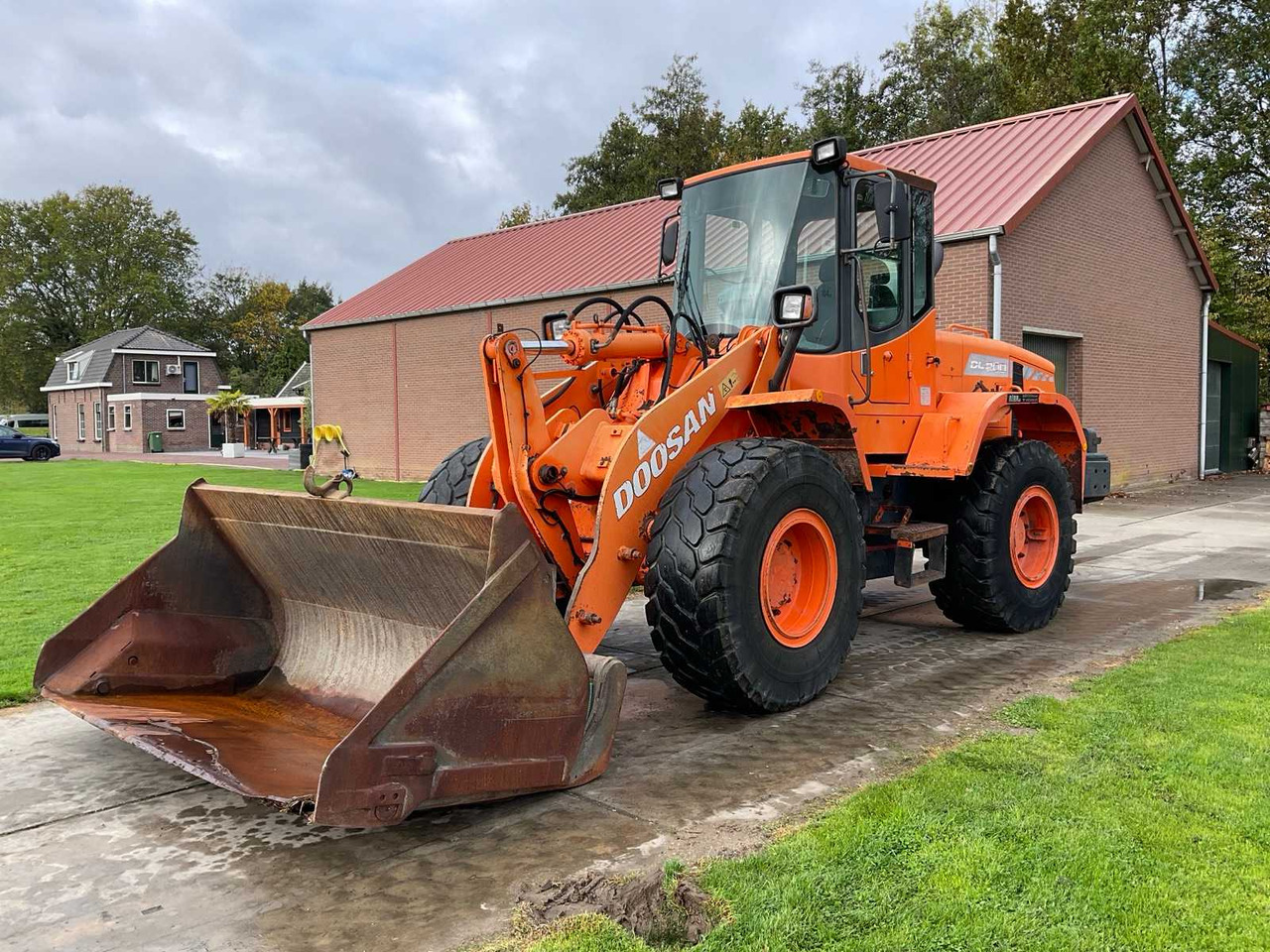Doosan  - Utovarivač točkaš: slika 1 Doosan  - Utovarivač točkaš: slika 1
