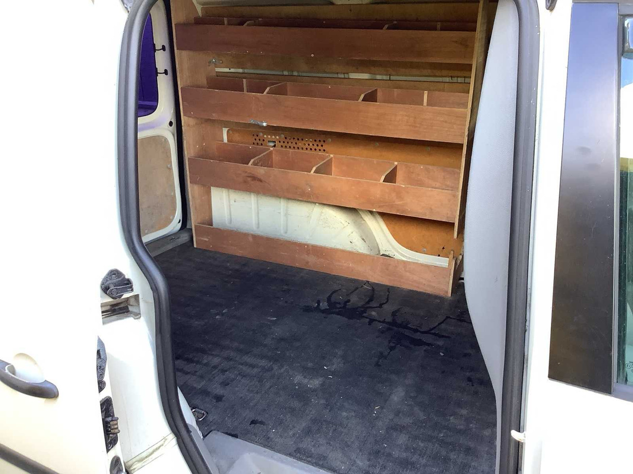 2004 - VOLKSWAGEN - CADDY - 2.0 SDI - COMMERCIAL VEHICLE - Dostavno vozilo: slika 5 2004 - VOLKSWAGEN - CADDY - 2.0 SDI - COMMERCIAL VEHICLE - Dostavno vozilo: slika 5