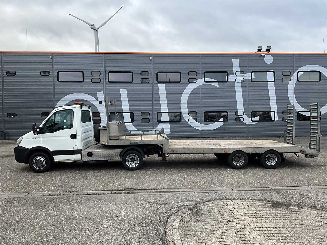 2006 IVECO DAILY 35C18 WITH VELDHUIZEN SEMI-TRAILER BE COMBINATION - Dostavno vozilo: slika 2 2006 IVECO DAILY 35C18 WITH VELDHUIZEN SEMI-TRAILER BE COMBINATION - Dostavno vozilo: slika 2