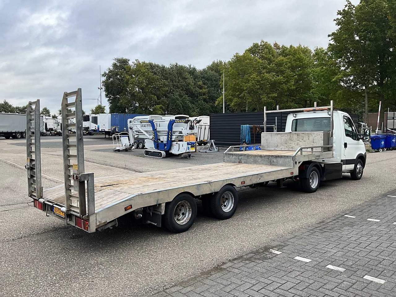 2006 IVECO DAILY 35C18 WITH VELDHUIZEN SEMI-TRAILER BE COMBINATION - Dostavno vozilo: slika 5 2006 IVECO DAILY 35C18 WITH VELDHUIZEN SEMI-TRAILER BE COMBINATION - Dostavno vozilo: slika 5