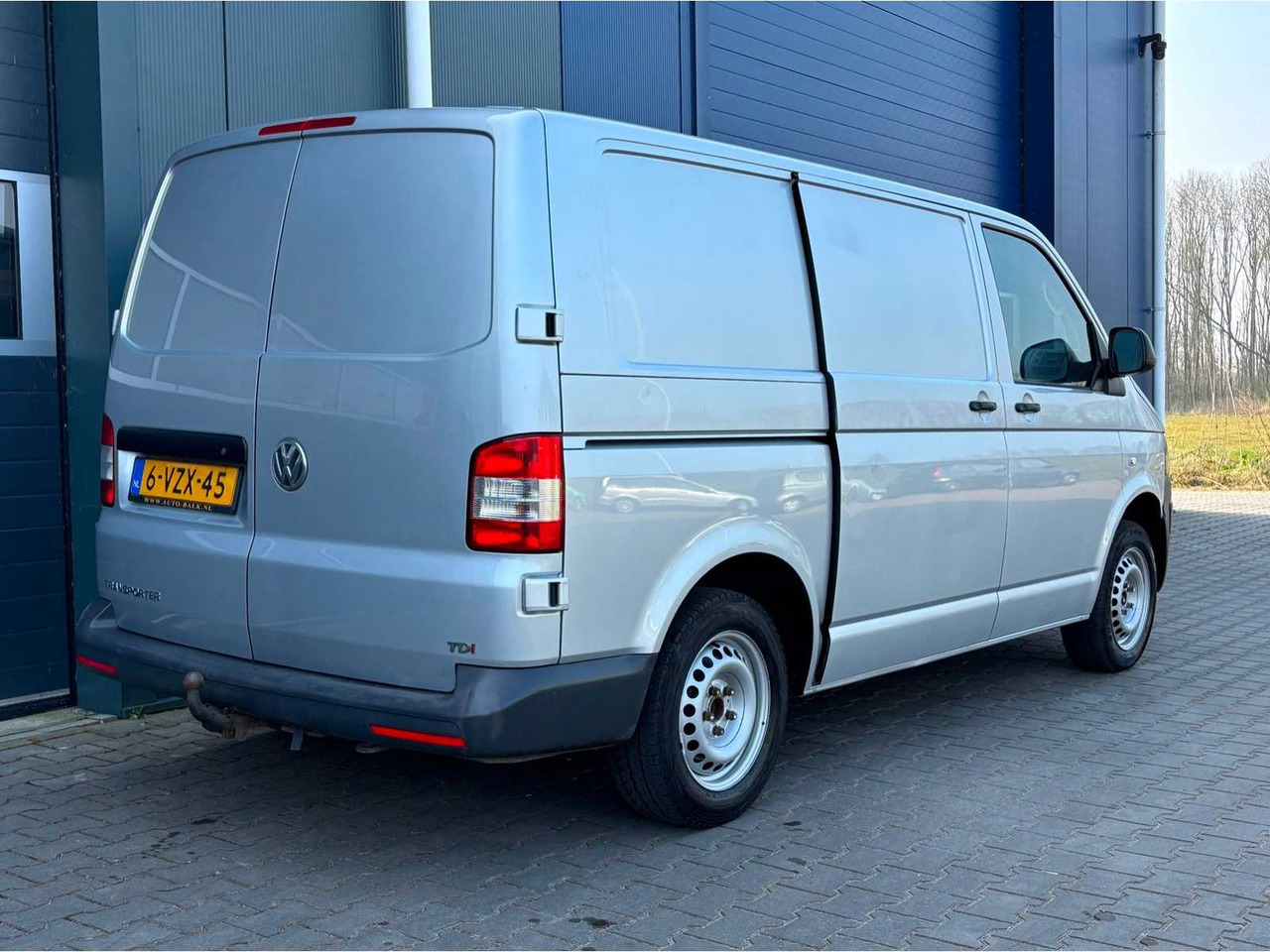 2013 VOLKSWAGEN TRANSPORTER COMMERCIAL VEHICLE - Dostavno vozilo: slika 4 2013 VOLKSWAGEN TRANSPORTER COMMERCIAL VEHICLE - Dostavno vozilo: slika 4