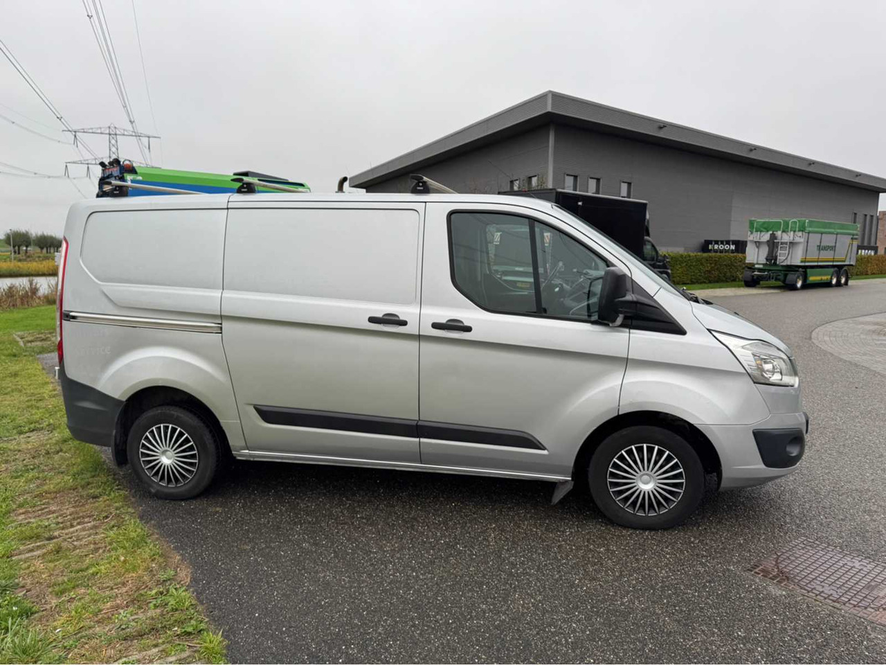 FORD - TRANSIT CUSTOM - 2.0 TDCI TRENDLINE AUTOMATIC - COMMERCIAL VEHICLE - Dostavno vozilo: slika 5 FORD - TRANSIT CUSTOM - 2.0 TDCI TRENDLINE AUTOMATIC - COMMERCIAL VEHICLE - Dostavno vozilo: slika 5