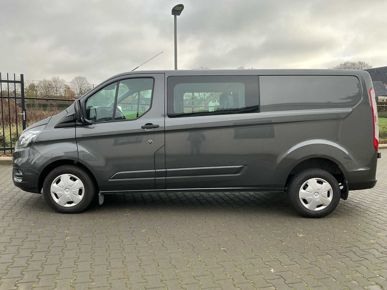 FORD TRANSIT CUSTOM COMMERCIAL VEHICLE - Dostavno vozilo: slika 2 FORD TRANSIT CUSTOM COMMERCIAL VEHICLE - Dostavno vozilo: slika 2
