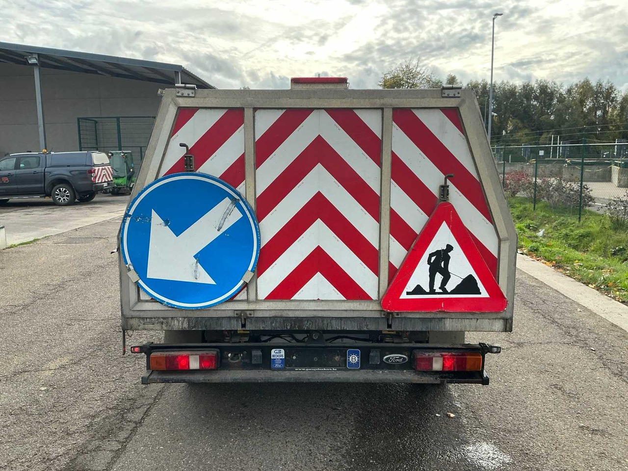 FORD TRANSIT TERBERG HYDRAULIC TIPPER COMMERCIAL VEHICLE - Dostavno vozilo: slika 5 FORD TRANSIT TERBERG HYDRAULIC TIPPER COMMERCIAL VEHICLE - Dostavno vozilo: slika 5