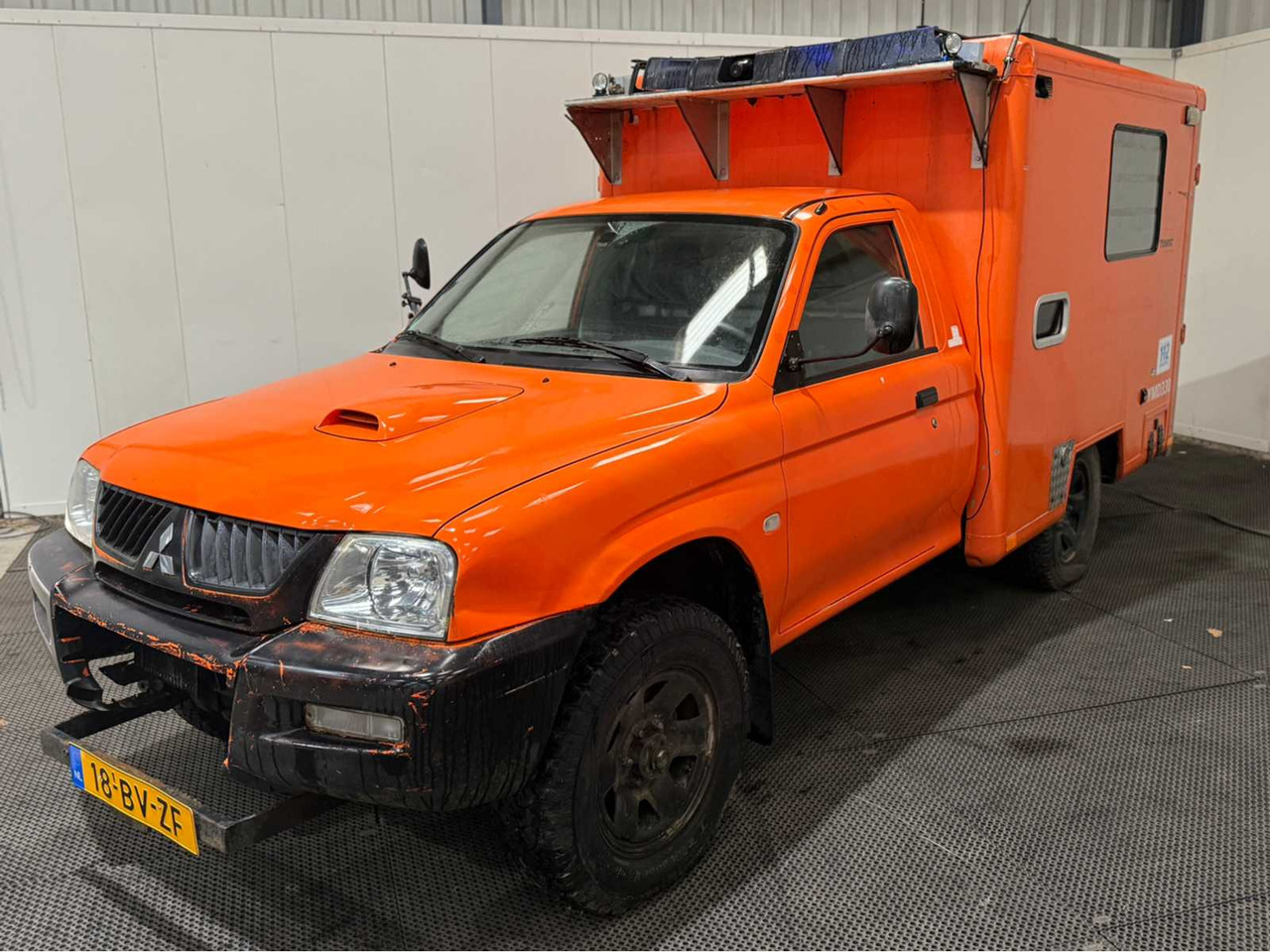 MITSUBISHI - L 200 - 4X4 - EX RESCUE BRIGADE - COMMERCIAL VEHICLE - 2006 - Dostavno vozilo: slika 1 MITSUBISHI - L 200 - 4X4 - EX RESCUE BRIGADE - COMMERCIAL VEHICLE - 2006 - Dostavno vozilo: slika 1