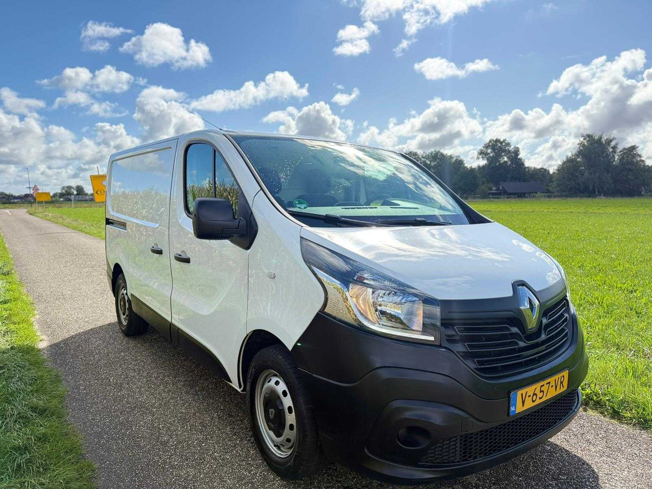 RENAULT - TRAFIC - 1.6 DCI T27 L1H1 COM - V-657-VR - Dostavno vozilo: slika 3 RENAULT - TRAFIC - 1.6 DCI T27 L1H1 COM - V-657-VR - Dostavno vozilo: slika 3