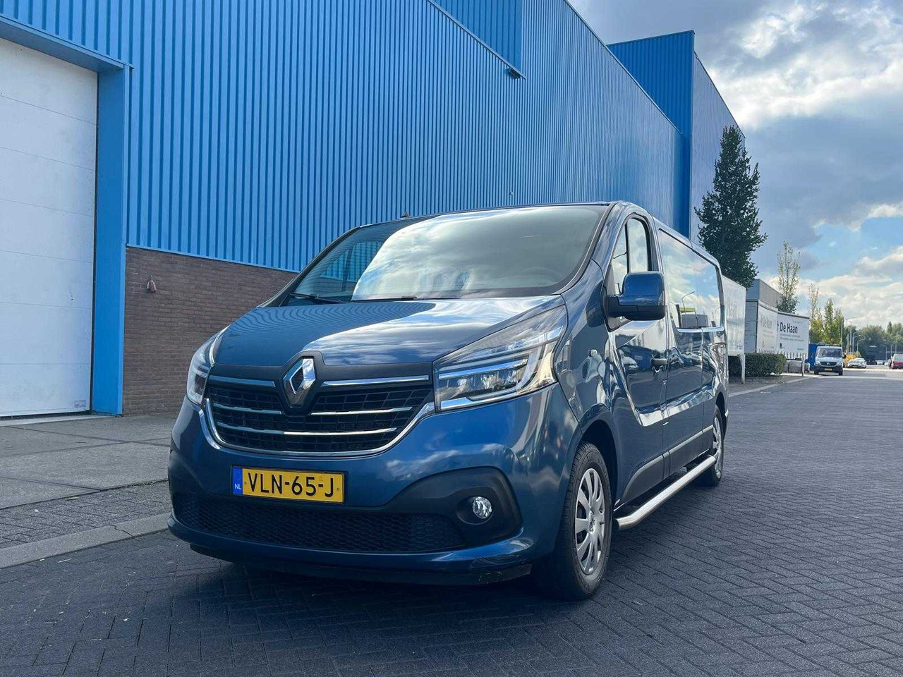 RENAULT TRAFIC 2.0 DCI 120 T29 L2H1 DOUBLE CABIN 6-PERS WORK EDITION | EURO 6 | VANS | VLN-65-J - Dostavno vozilo: slika 2 RENAULT TRAFIC 2.0 DCI 120 T29 L2H1 DOUBLE CABIN 6-PERS WORK EDITION | EURO 6 | VANS | VLN-65-J - Dostavno vozilo: slika 2