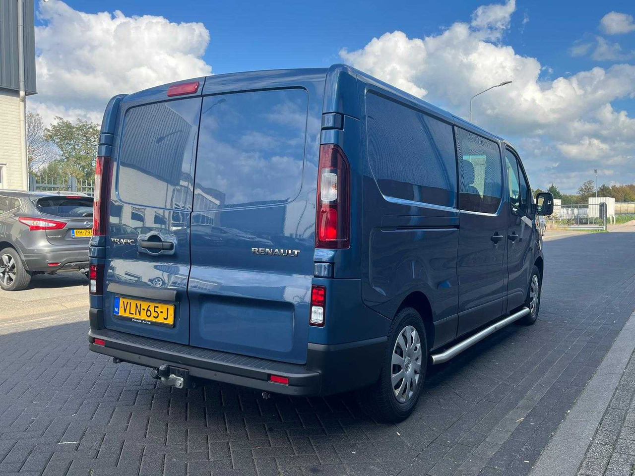 RENAULT TRAFIC 2.0 DCI 120 T29 L2H1 DOUBLE CABIN 6-PERS WORK EDITION | EURO 6 | VANS | VLN-65-J - Dostavno vozilo: slika 5 RENAULT TRAFIC 2.0 DCI 120 T29 L2H1 DOUBLE CABIN 6-PERS WORK EDITION | EURO 6 | VANS | VLN-65-J - Dostavno vozilo: slika 5