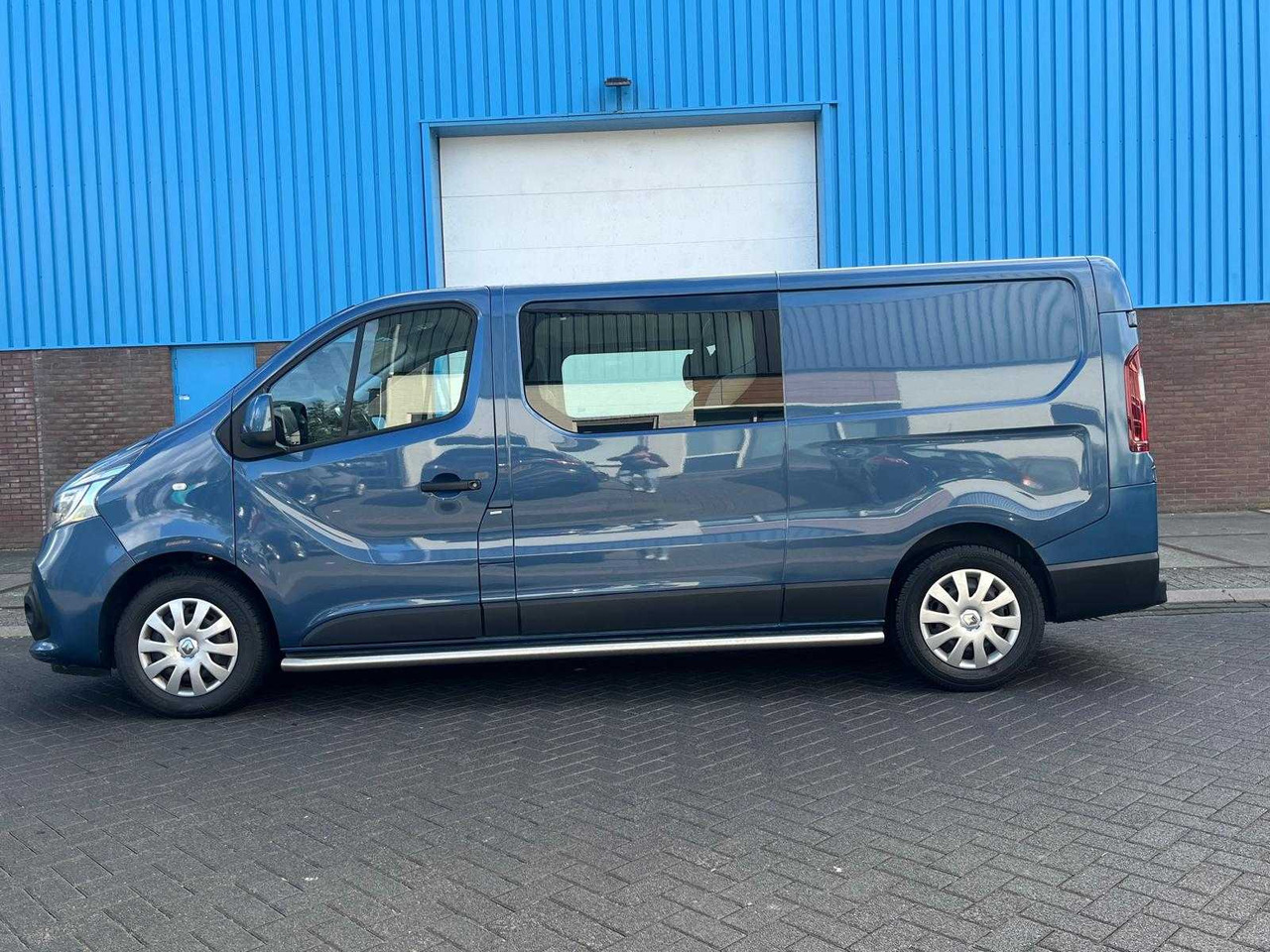 RENAULT TRAFIC 2.0 DCI 120 T29 L2H1 DOUBLE CABIN 6-PERS WORK EDITION | EURO 6 | VANS | VLN-65-J - Dostavno vozilo: slika 3 RENAULT TRAFIC 2.0 DCI 120 T29 L2H1 DOUBLE CABIN 6-PERS WORK EDITION | EURO 6 | VANS | VLN-65-J - Dostavno vozilo: slika 3