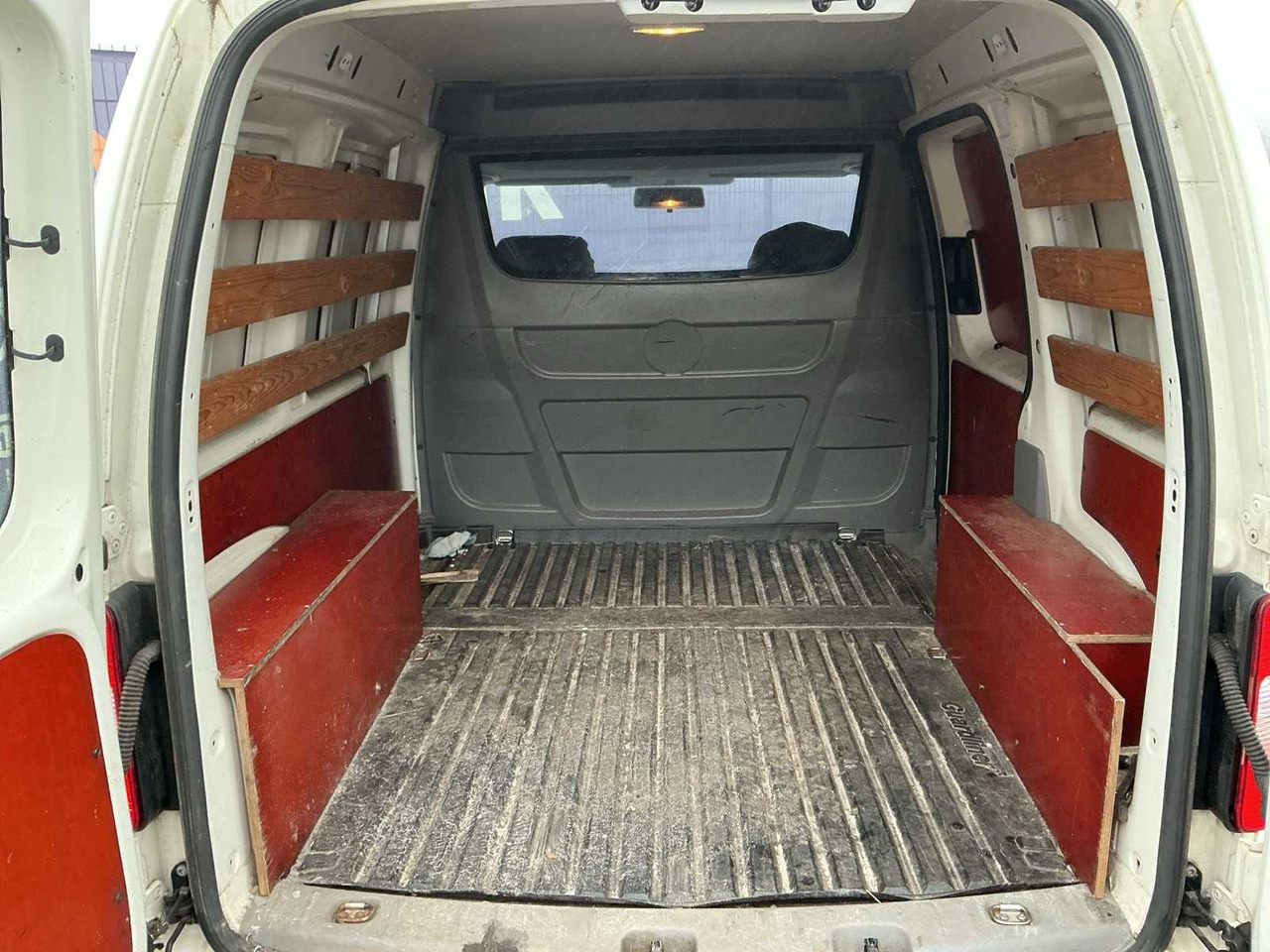 VOLKSWAGEN CADDY COMMERCIAL VEHICLE - Dostavno vozilo: slika 5 VOLKSWAGEN CADDY COMMERCIAL VEHICLE - Dostavno vozilo: slika 5