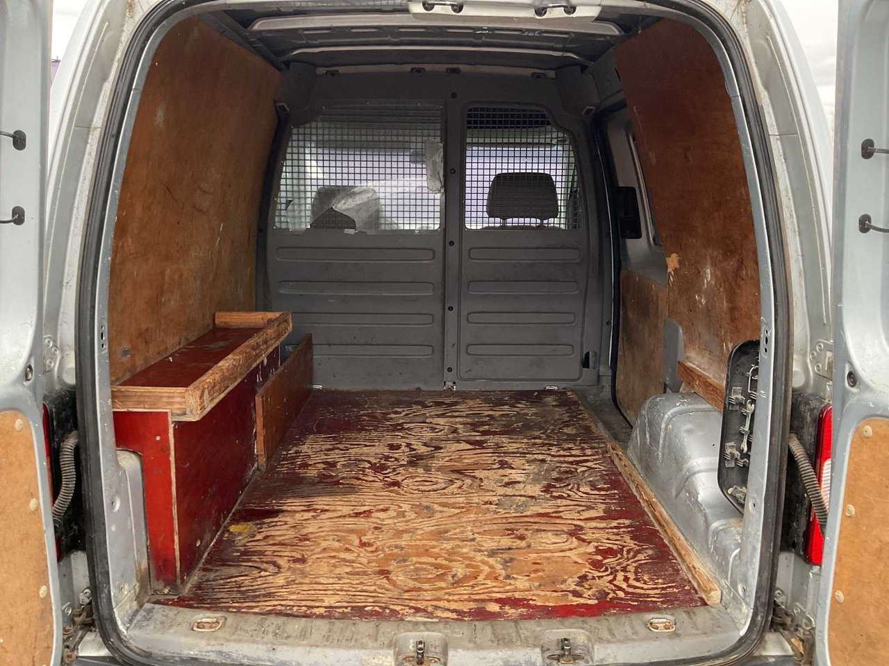 VOLKSWAGEN CADDY COMMERCIAL VEHICLE - Dostavno vozilo: slika 5 VOLKSWAGEN CADDY COMMERCIAL VEHICLE - Dostavno vozilo: slika 5